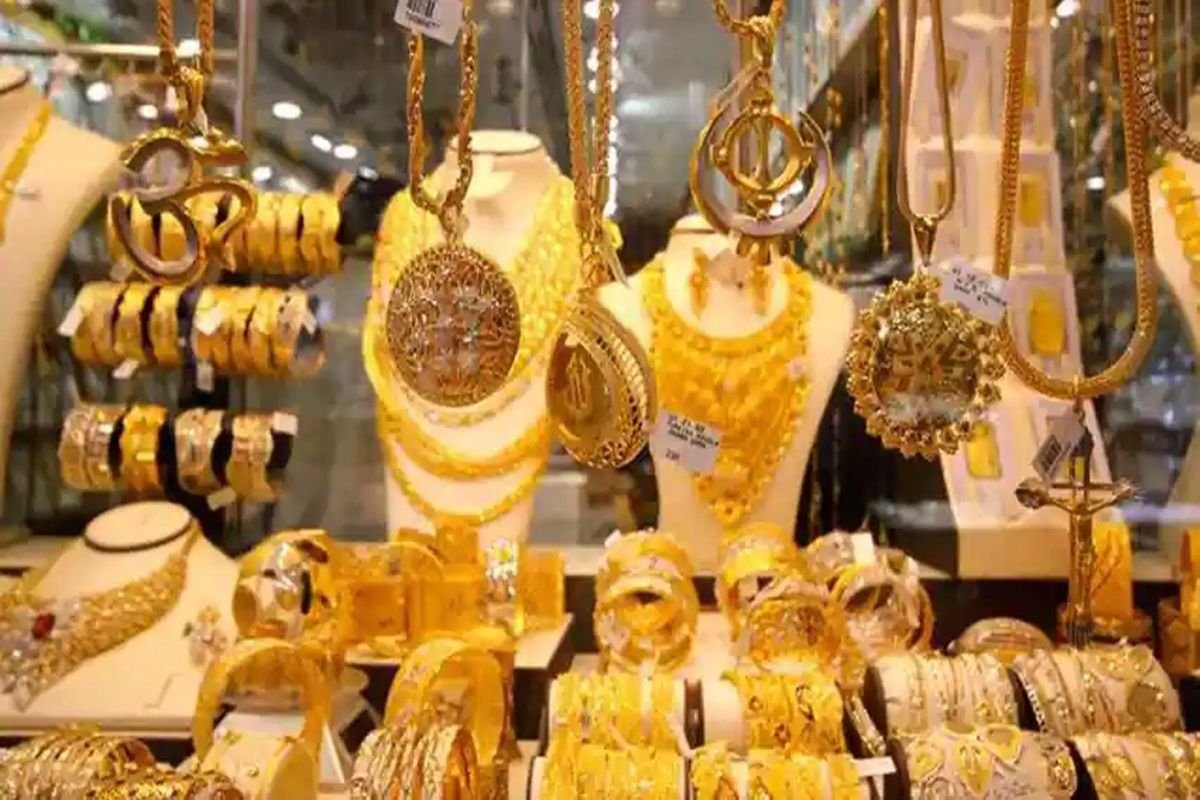 Gold Price: 5,200 रुपये सस्ता हुआ सोना, जल्दी करें खरीददारी, अब मात्र इतने में मिल रहा 1 तोला GOLD