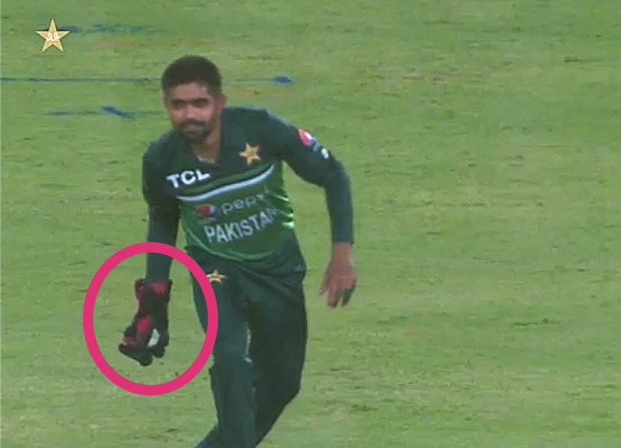 babar catch ball with WICKETKEEPER gloves
