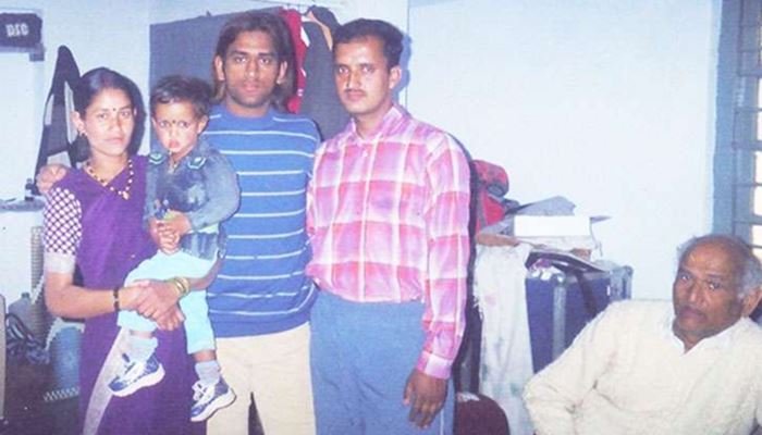 MS Dhoni with Family