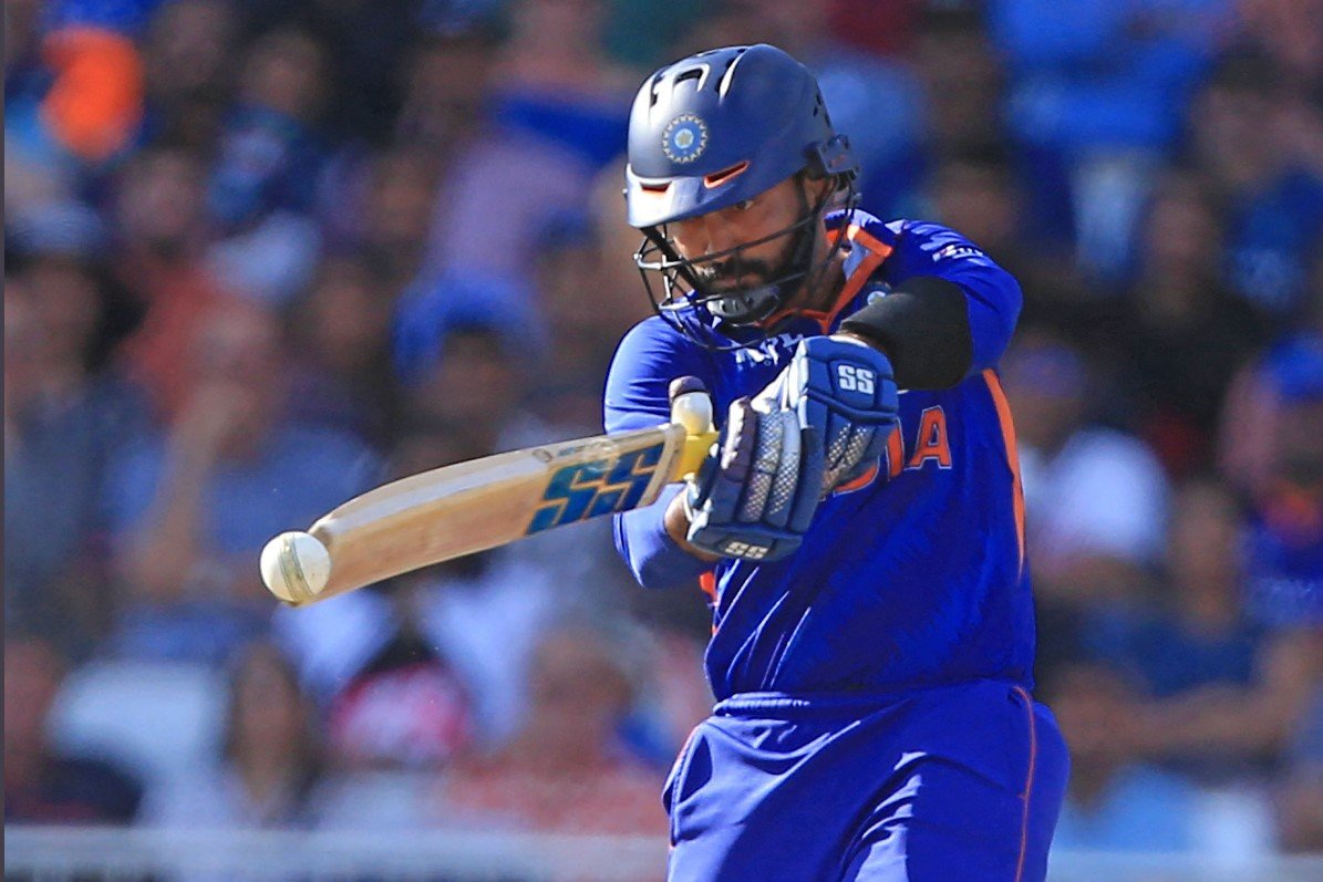Dinesh Karthik के घातक बल्लेबाजी के इन 2 खिलाड़ियों के करियर पर लगा ग्रहण, गेंदबाजो का कर देतें तहस-नहस
