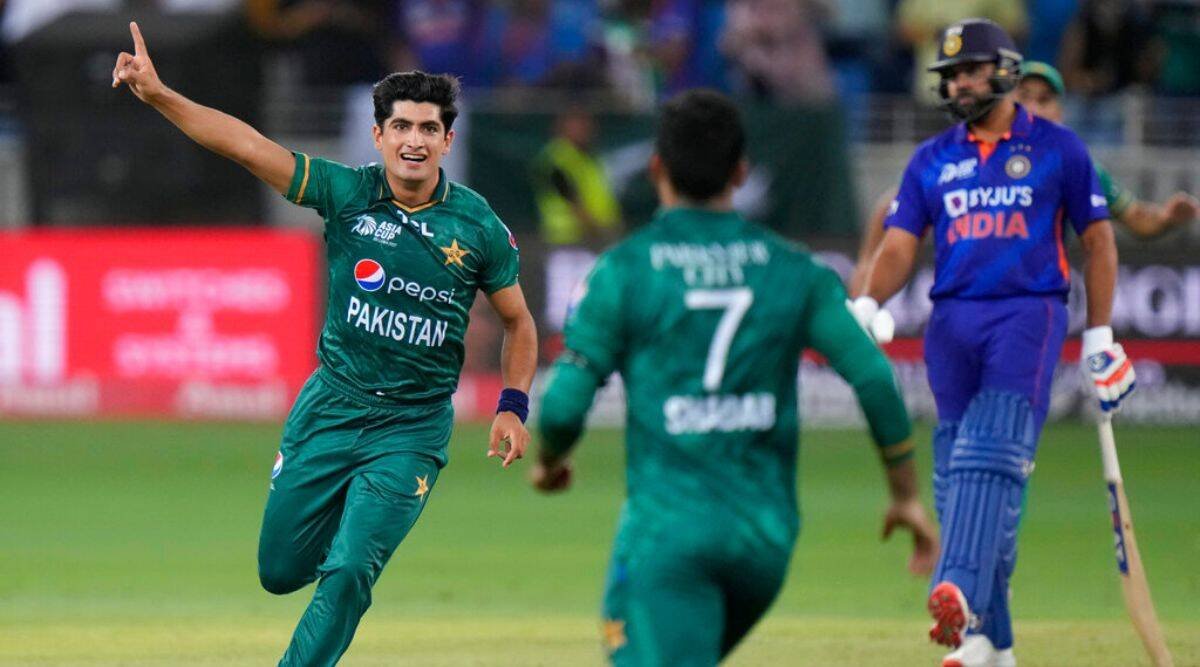रोहित शर्मा ने पाकिस्तानी तेज गेंदबाज नसीम शाह को जड़ा जोरदार तमाचा, देखते रह गये बाबर आजम