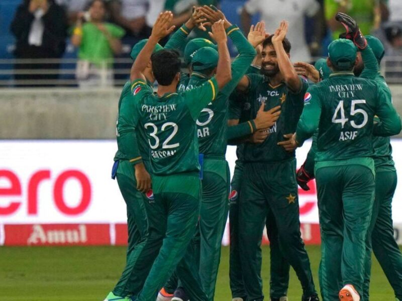 टी20 विश्व कप से पहले पाकिस्तान को लगा बड़ा झटका 2 सबसे खतरनाक खिलाड़ी हुए चोटिल, तो इंग्लैंड का ये दिग्गज स्ट्रेचर पर पहुंचा अस्पताल