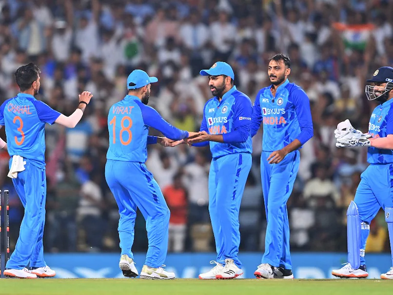भारत-पाकिस्तान मैच के लिए आईसीसी ने चुनी भारत की प्लेइंग इलेवन, ऋषभ पंत समेत इन खिलाड़ियों को दिखाया बाहर का रास्ता