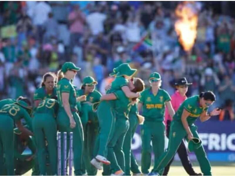 SOUTH AFRICA BEAT ENGLAND BY 6 RUNS
