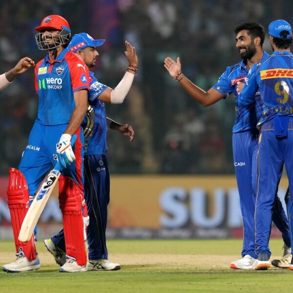IPL 2025: मुंबई बनाम दिल्ली के बीच करो या मरो का मुकाबला हुआ रद्द तो यह टीम पहुंचेगी सीधे प्लेऑफ, बारिश बनेगा विलेन