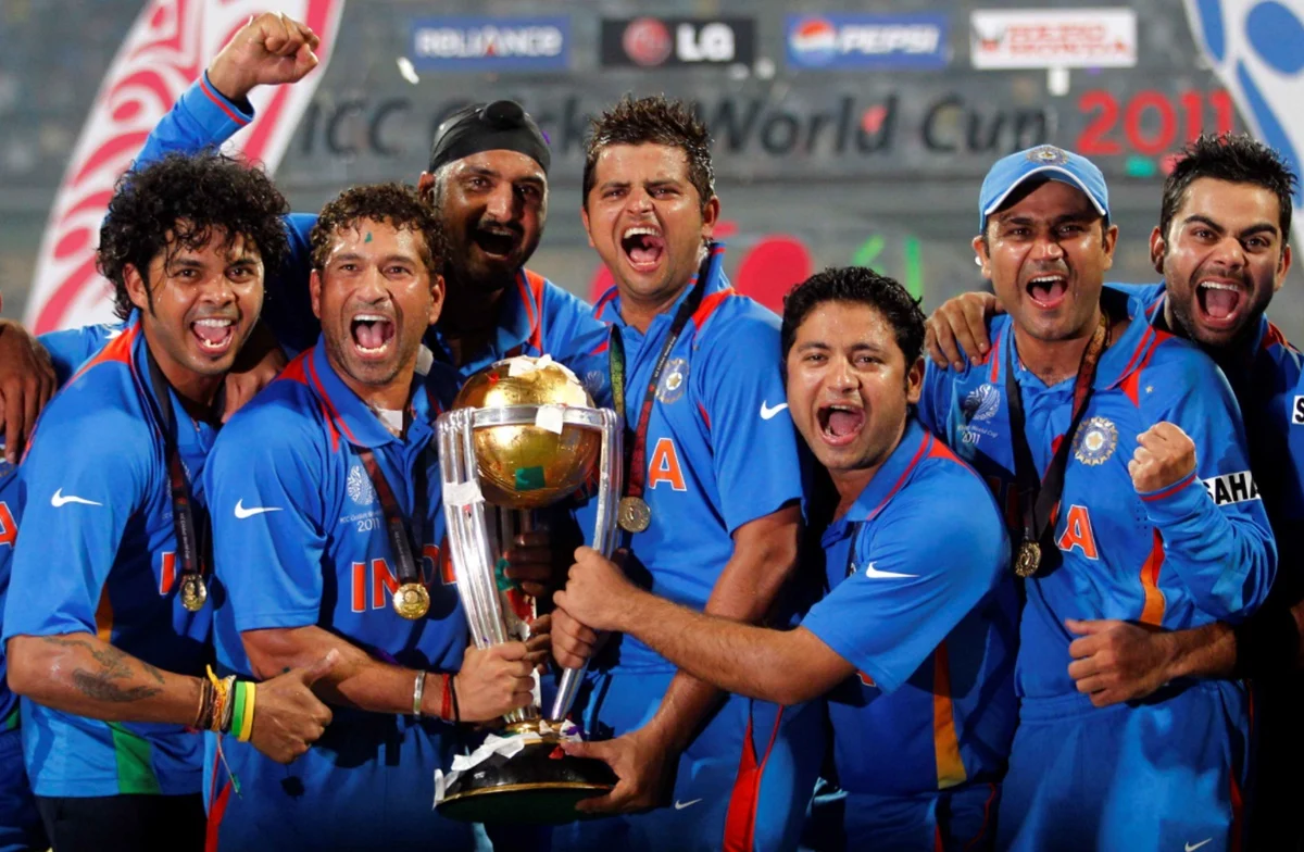 ODI WORLD CUP 2011 की Team India के 15 में से 14 खिलाड़ियों ने लिया संन्यास, मैदान पर डटा हुआ है ये खूंखार एक खिलाड़ी