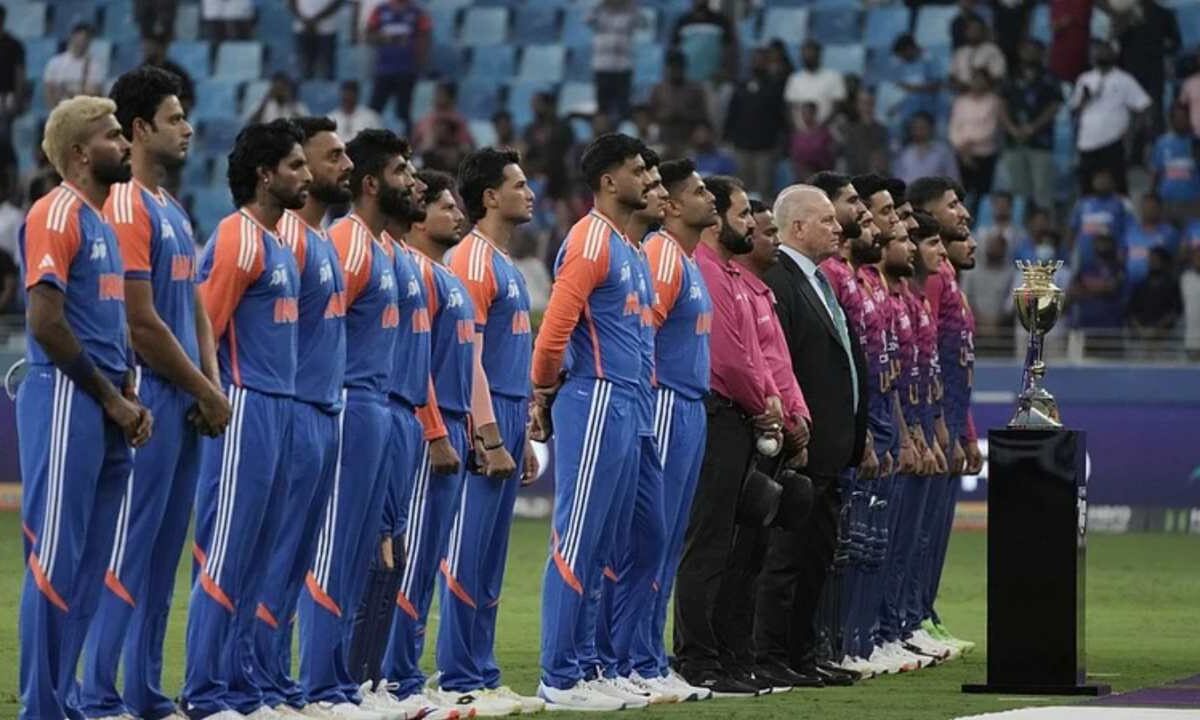 एशिया कप 2025 भारतीय टीम का हिस्सा है यह खिलाड़ी, बीच टूर्नामेंट में ही दूसरे देश में पहुंचा क्रिकेट खेलने