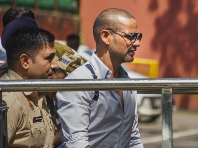 Shikhar Dhawan पर टूटा मुसीबतों का पहाड़, ED ले गयी अपने साथ, 8 घंटे चली लंबी पूछताछ, इस मामले में बुरी तरह फंसे गब्बर