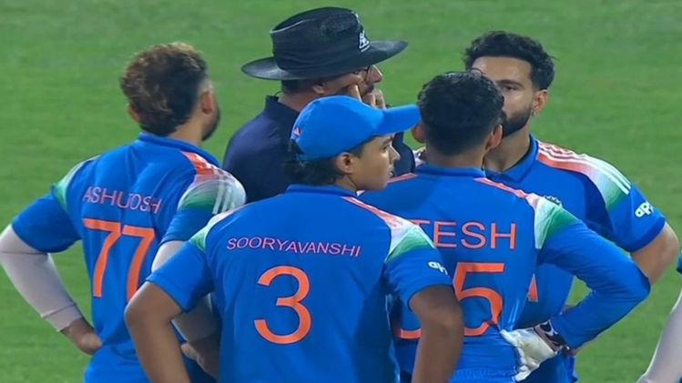 maaz sadaqat Catch controvercy IND vs PAK