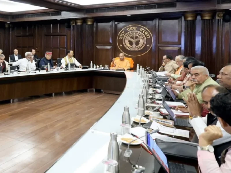 यूपी कैबिनेट बैठक में शिक्षकों-शिक्षामित्रों को बड़ा “कैशलेस इलाज” तोहफा, मुख्यमंत्री योगी आदित्यनाथ ने दी बड़ी सौगात