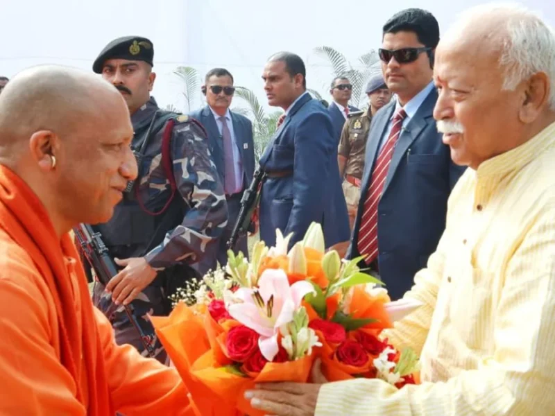 योगी आदित्यनाथ और RSS सरसंघचालक मोहन भागवत के बीच हुई 40 मिनट की मीटिंग, इन बातों पर हुई चर्चा