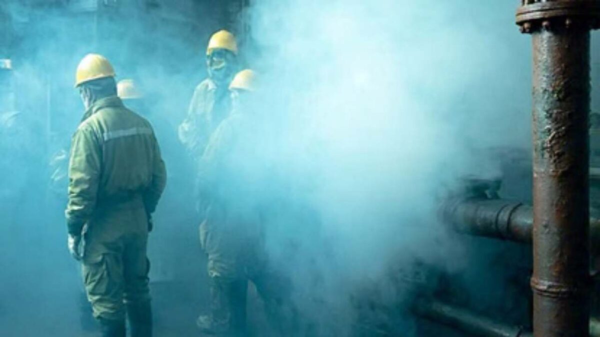 LPG संकट के बीच UP के इस जिले में पीएनजी गैस पाइपलाइन में लीकेज से मचा हड़कंप, बड़ा हादसा टला