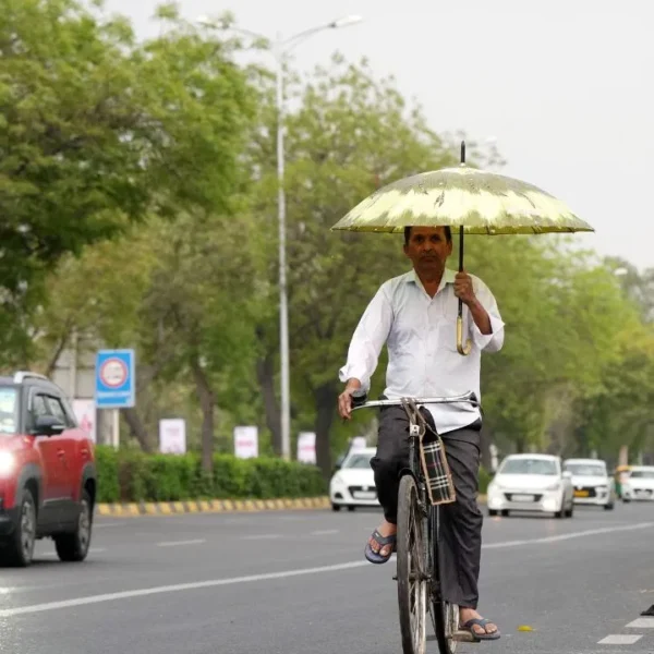 उत्तर प्रदेश के इन जिलों में भारी बारिश और आंधी के साथ बिजली गिरने और ओलावृष्टि का खतरा, अलर्ट जारी