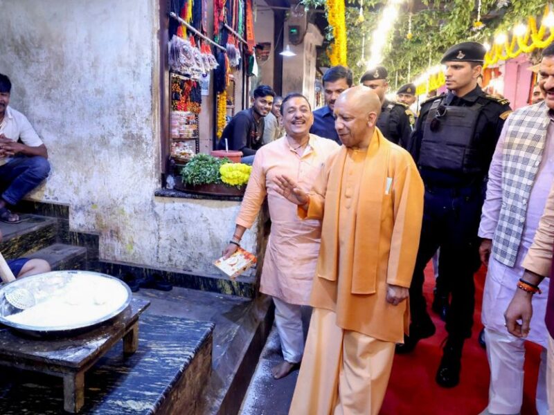 काशी विश्वनाथ धाम को लेकर सीएम योगी का सख्त निर्देश, श्रद्धालुओं से दुर्व्यवहार बर्दाश्त नही
