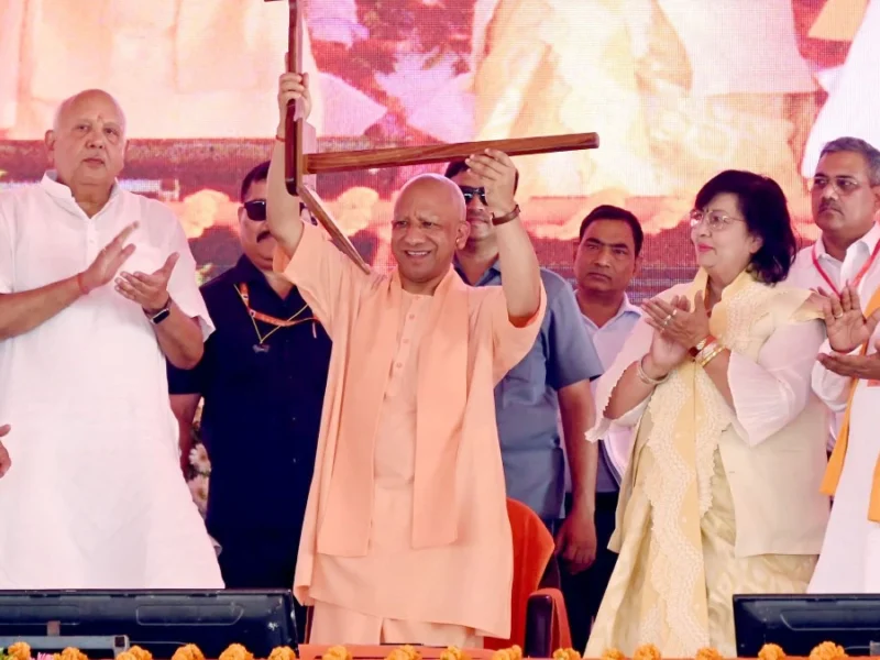 योगी सरकार का विकास मॉडल, मुख्यमंत्री योगी आदित्यनाथ ने सिर्फ 9 सालों में बदल दिया उत्तर प्रदेश