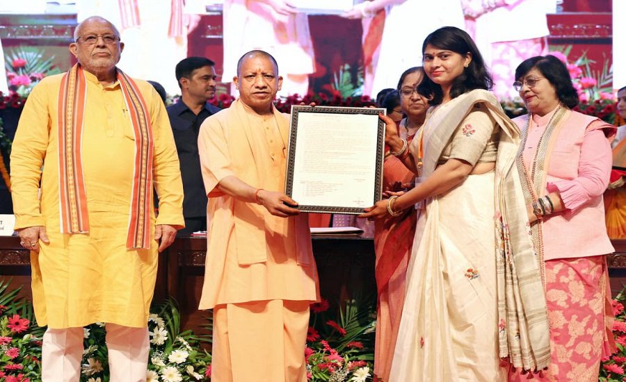 Yogi Adityanath distribute joining letter