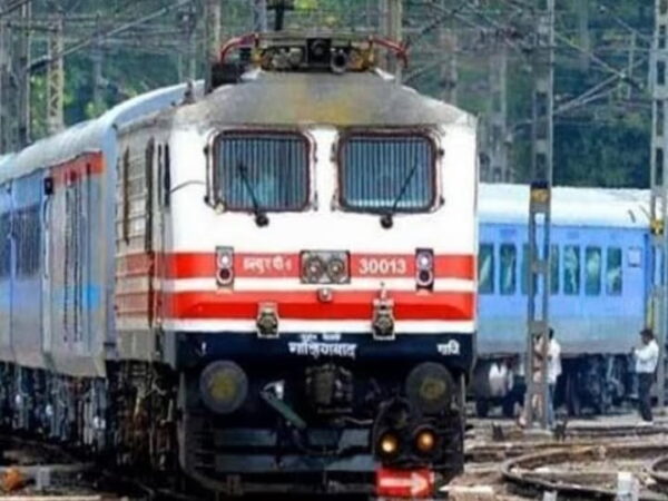 कानपुर-लखनऊ रेल रूट पर 17 ट्रेनें रद्द, वंदे भारत समेत 29 ट्रेन डायवर्ट, जानिये