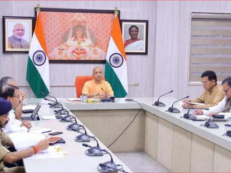 त्योहार और परीक्षाओं को लेकर सीएम योगी का बैठक, कानून-व्यवस्था पर दिए कड़े निर्देश