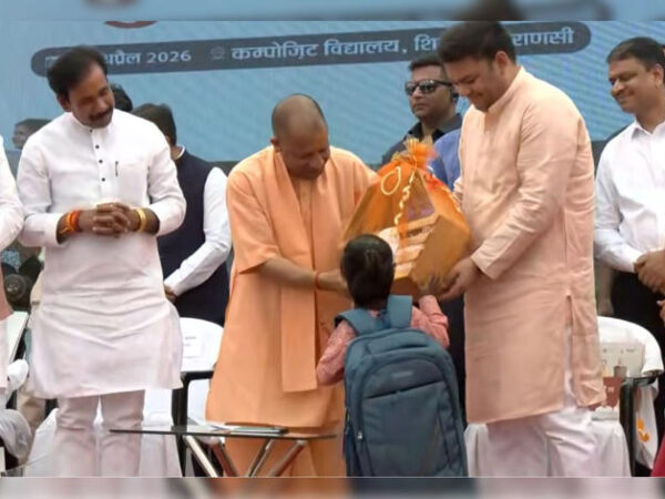 CM Yogi Adityanath का जीरो ड्रॉपआउट का लक्ष्य, बोले-“सरकार की ही नही बल्कि पुरे समाज का भी जिम्मेदारी ……..”