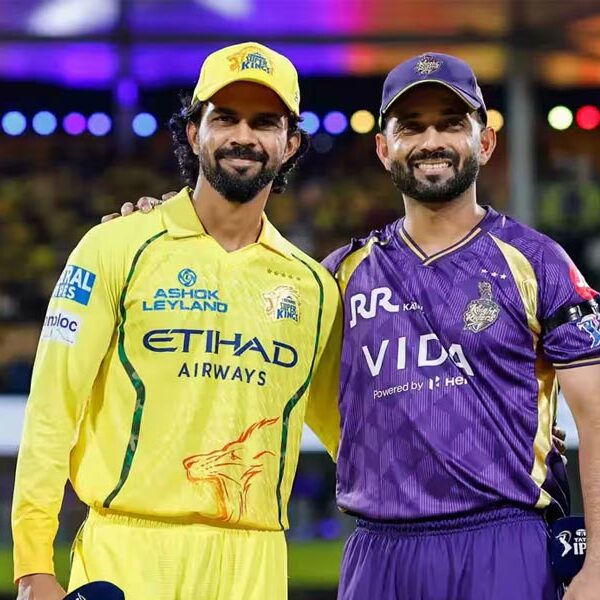 CSK और KKR के खिलाड़ी काली पट्टी बांधकर मैदान पर क्‍यों उतरे? भावुक कर देगी वजह