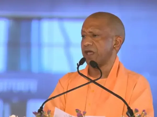 गोरखपुर में सीएम योगी का बयान: ‘गाय खाने वाले क्या सूअर का दूध पीते हैं?’—राजनीति और संस्कृति पर नई बहस