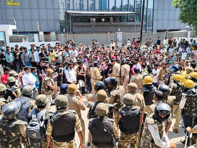 नोएडा में ‘वेतन संग्राम’ के बाद बड़ा फैसला – योगी सरकार ने 21% बढ़ाई मजदूरी