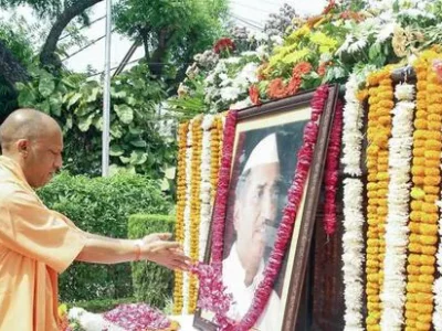 Yogi Adityanath ने हेमवती नंदन बहुगुणा को बताया भारतीय राजनीति का मजबूत स्तंभ