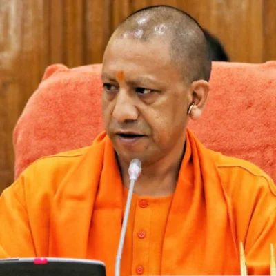 Yogi Adityanath ने बांग्लादेश से आए हिंदू परिवारों को दिए भूमि अधिकार