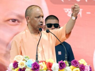 Yogi Adityanath ने अयोध्या में शिव मंदिर पर धर्म ध्वज फहराया, एकता का दिया संदेश