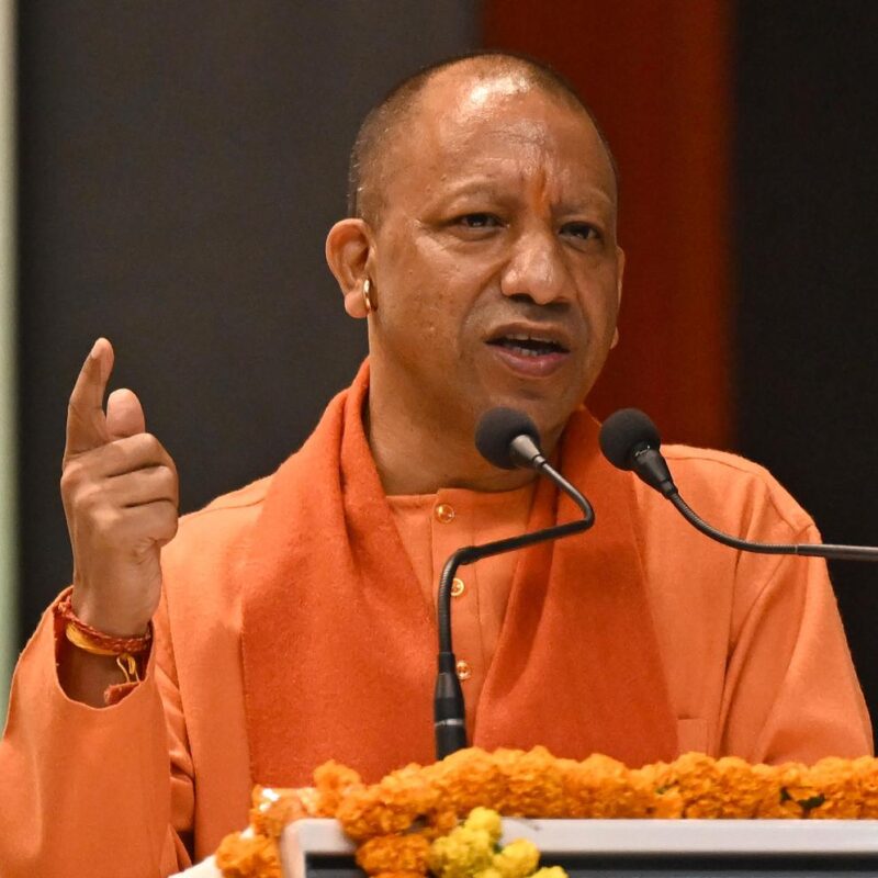 विपक्ष की राजनीति पर बरसे योगी, बोले — पीएम मोदी के ईंधन बचाओ अभियान का करें समर्थन