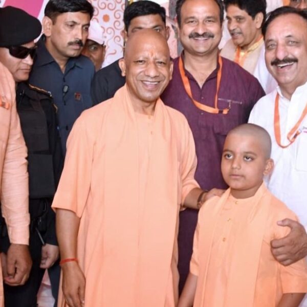 सहारनपुर में दिखा ‘छोटा योगी’, CM योगी से मिलते ही छा गया मासूम बच्चा