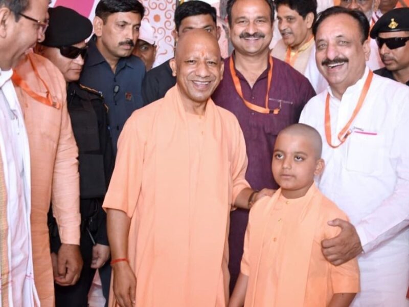 सहारनपुर में दिखा ‘छोटा योगी’, CM योगी से मिलते ही छा गया मासूम बच्चा