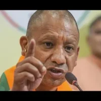 यूपी में आंधी-तूफान से तबाही, योगी सरकार ने राहत पैकेज का किया ऐलान