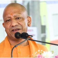 Yogi Adityanath का सख्त संदेश: जमीन कब्जाने वालों पर होगा कड़ा एक्शन