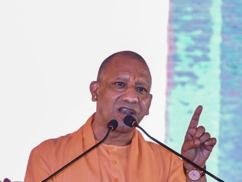 बांदा में मुख्यमंत्री योगी आदित्यनाथ ने अपराधियों को दी चेतावनी, 710 करोड़ रुपये से अधिक की विकास परियोजनाओं का किया शुभारंभ