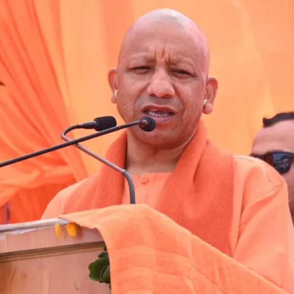 गोरखपुर में CM योगी ने की बारिश-बाढ़ की समीक्षा, 24 घंटे में बिजली व्यवस्था दुरुस्त करने के निर्देश