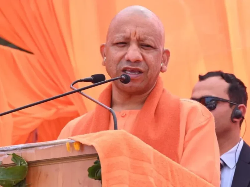 चित्रकूट दौरे पर सीएम योगी आदित्यनाथ, कामतानाथ के किए दर्शन, बोले-अयोध्या और काशी की तर्ज पर होगा विकास