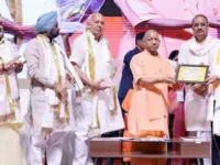 आम महोत्सव 2026 में मुख्यमंत्री योगी ने उत्कृष्ट किसानों को किया सम्मानित, स्मारिका का भी विमोचन