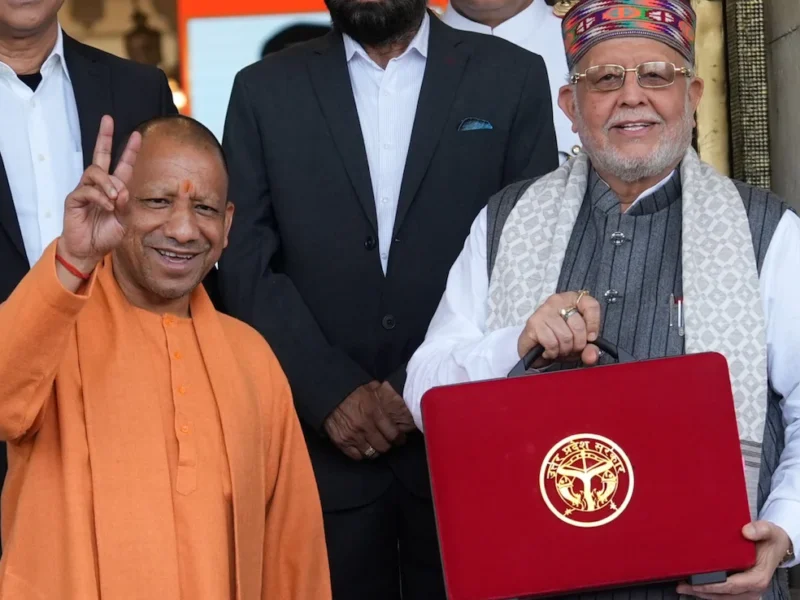 मुख्यमंत्री योगी आदित्यनाथ ने किया उत्तर प्रदेश पर पैसों की बारिश, 30 हजार करोड़ रुपये के विकास कार्यों को स्वीकृति