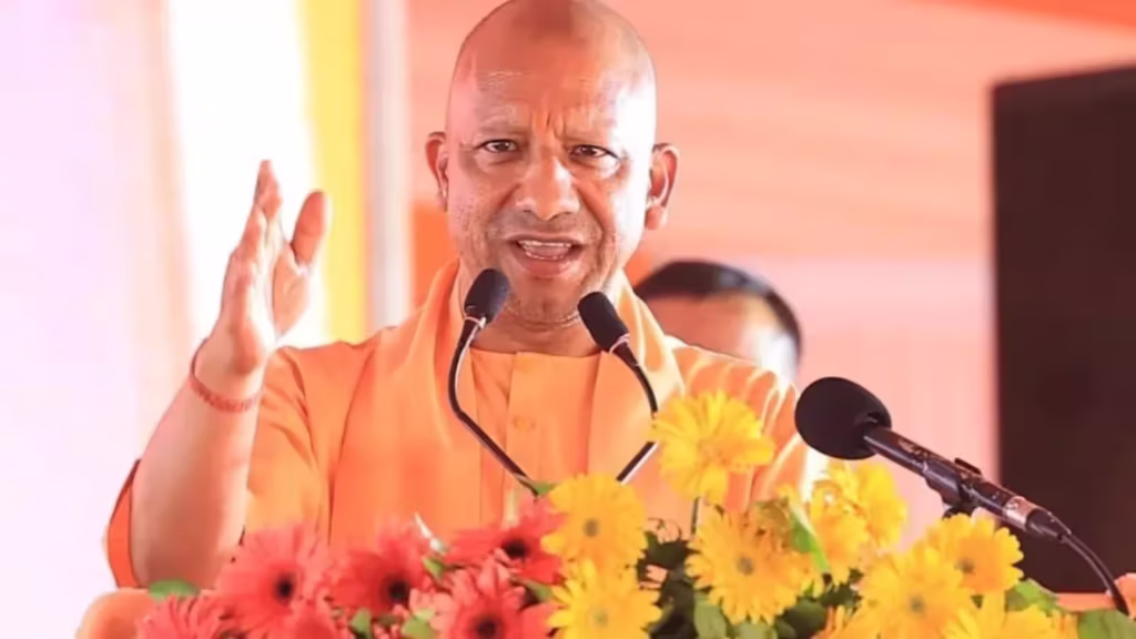 काशी में सीएम योगी ने टेका मत्था, काल भैरव और बाबा विश्वनाथ की पूजा-अर्चना की काशी में सीएम योगी ने टेका मत्था, काल भैरव और बाबा विश्वनाथ की पूजा-अर्चना की