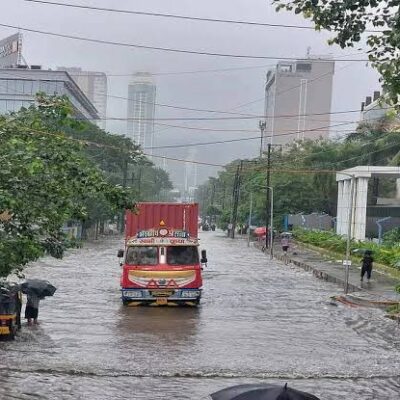 UP में भारी बारिश का अलर्ट, 85 किमी प्रति घंटे की रफ्तार से चल सकती हैं हवाएं, मौसम विभाग ने जारी की चेतावनी