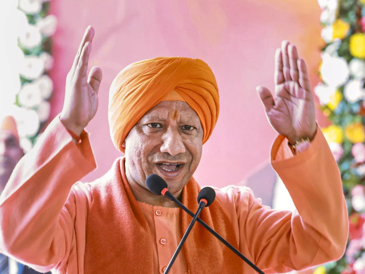 कलाकार ने कहा ‘बुलडोजर बाबा’, सीएम योगी ने दिया चुटीला जवाब, बोले- मैं गा नहीं सकता तो बुरे लोगों पर बुलडोजर चलाता हूं