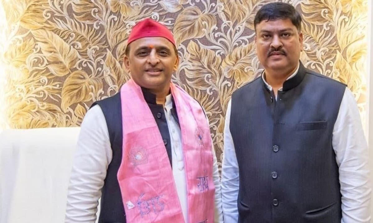 Akhilesh Yadav and Pawan Pandey