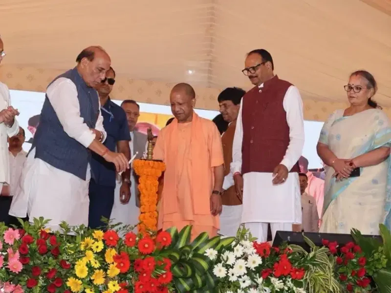 रक्षामंत्री राजनाथ सिंह ने CM Yogi Adityanath की तारीफ, बोले “लखनऊ के विकास में सीएम योगी का सबसे बड़ा सहयोग