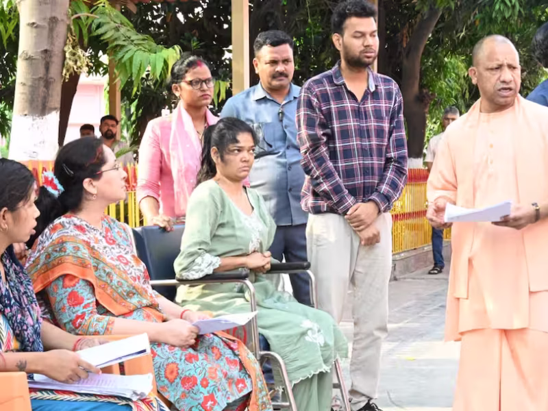 जनता दर्शन में मुख्यमंत्री योगी का सख्त संदेश, कहा “हर पीड़ित परिवार को मिलेगा न्याय, अपराधियों को मिलेगी सख्त सजा”