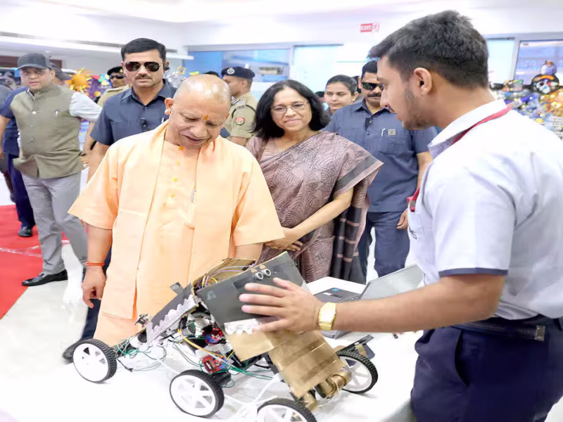यूपी के निजी स्कूल शिक्षकों को मिलेगी जॉब सिक्योरिटी, योगी आदित्यनाथ सरकार नई नियमावली लाने की तैयारी में