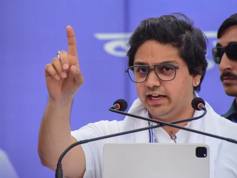 आकाश आनंद की यूपी की सियासत में वापसी, योगी सरकार पर हमला, अखिलेश और राहुल गांधी को बताया ‘अंकल’