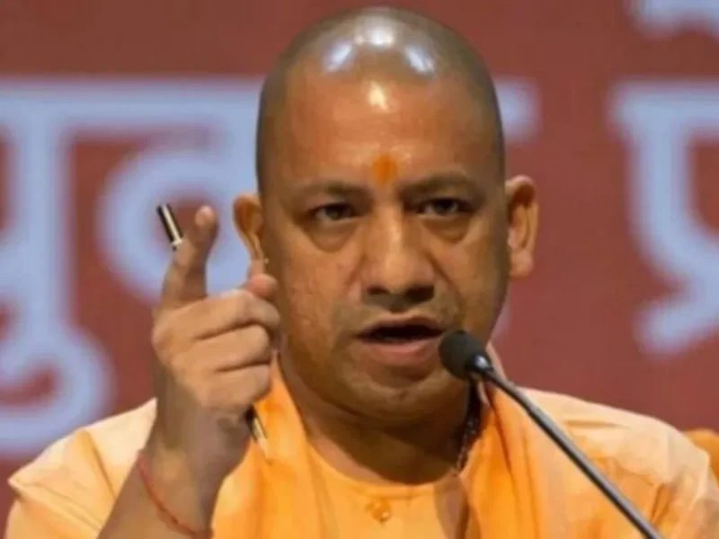 यूपी के शिक्षण संस्थानों में अव्यवस्थाओं पर सीएम योगी सख्त, लापरवाही करने वाले अफसरों पर होगी कार्रवाई