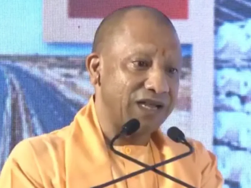 गोरखपुर में जलभराव और स्कूलों की व्यवस्था पर सीएम योगी आदित्यनाथ की नजर, अधिकारियों को दिए सख्त निर्देश