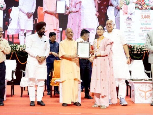 सीएम योगी ने 3572 युवाओं को सौंपे नियुक्ति पत्र, छह महीने में 1 लाख और सरकारी नौकरियों का ऐलान